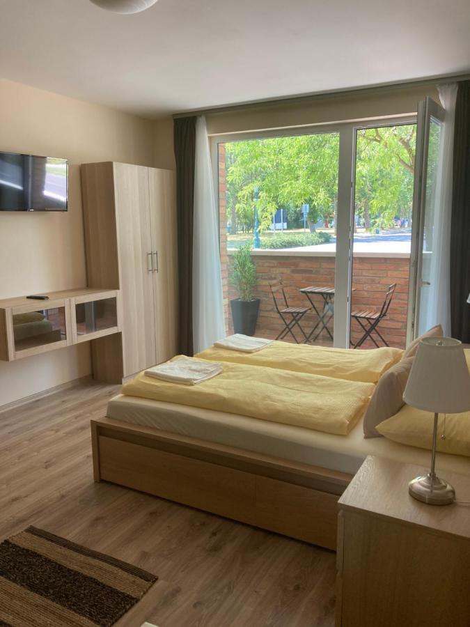 Castellum Apartmanhaz Gyula Bagian luar foto