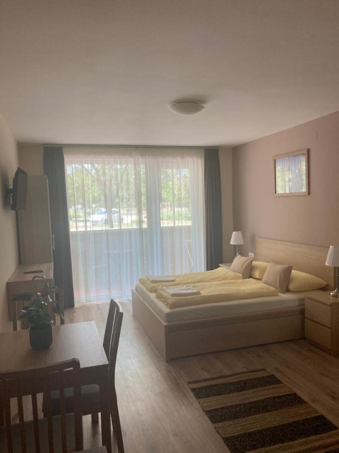 Castellum Apartmanhaz Gyula Bagian luar foto