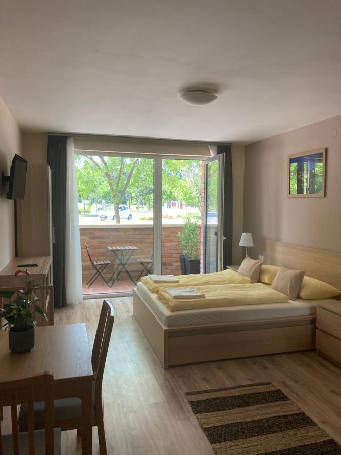 Castellum Apartmanhaz Gyula Bagian luar foto