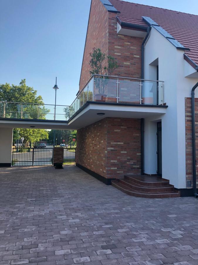 Castellum Apartmanhaz Gyula Bagian luar foto
