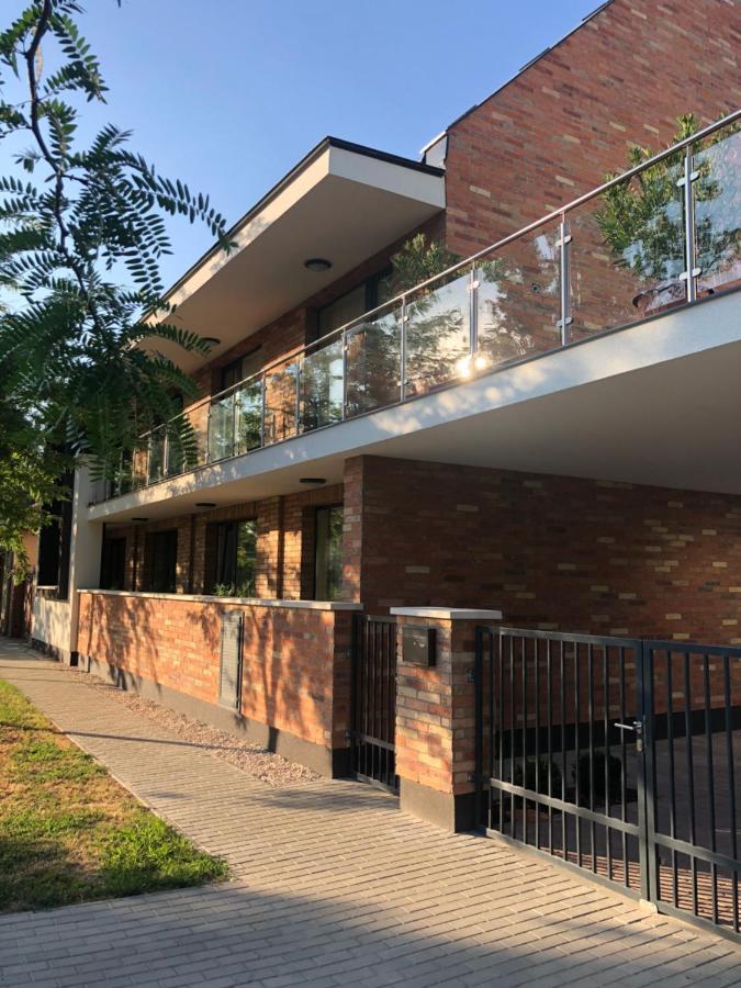 Castellum Apartmanhaz Gyula Bagian luar foto