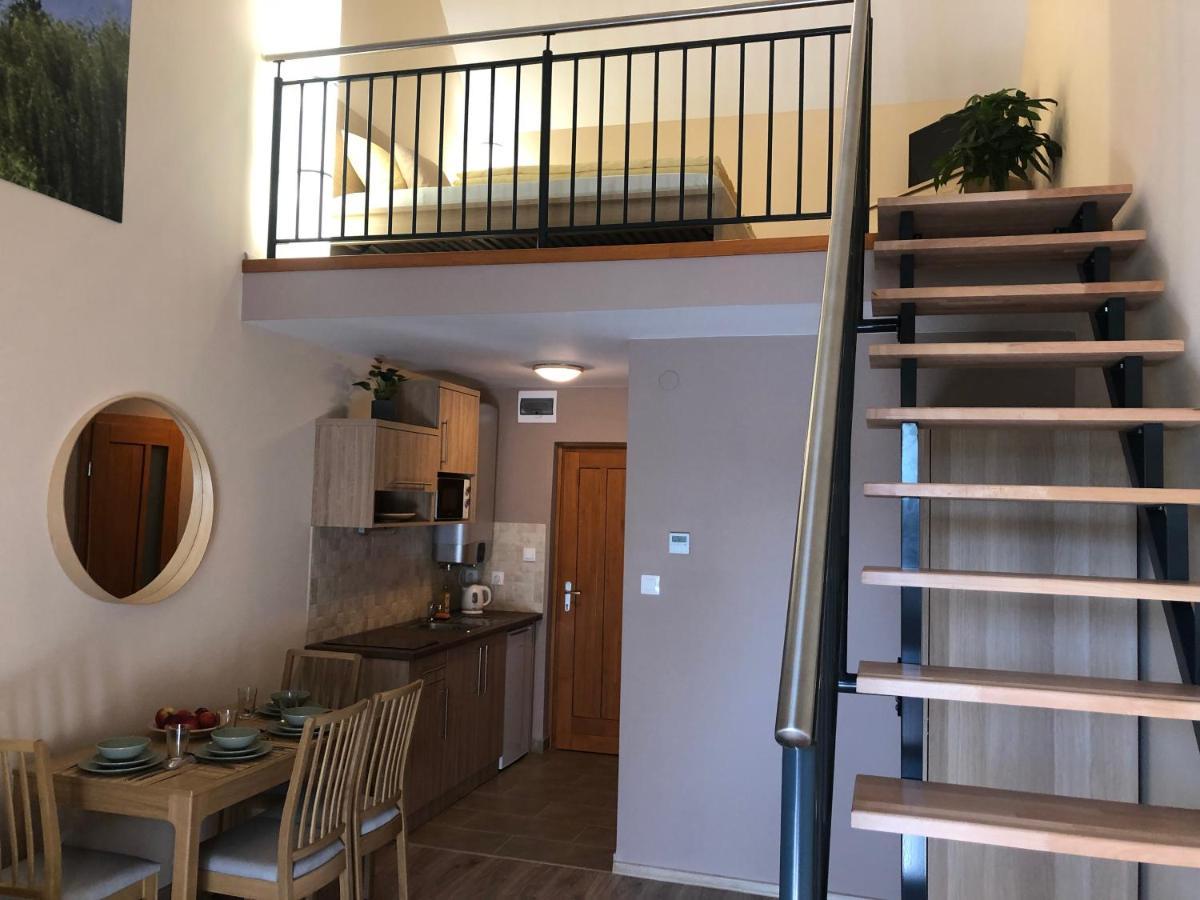 Castellum Apartmanhaz Gyula Bagian luar foto