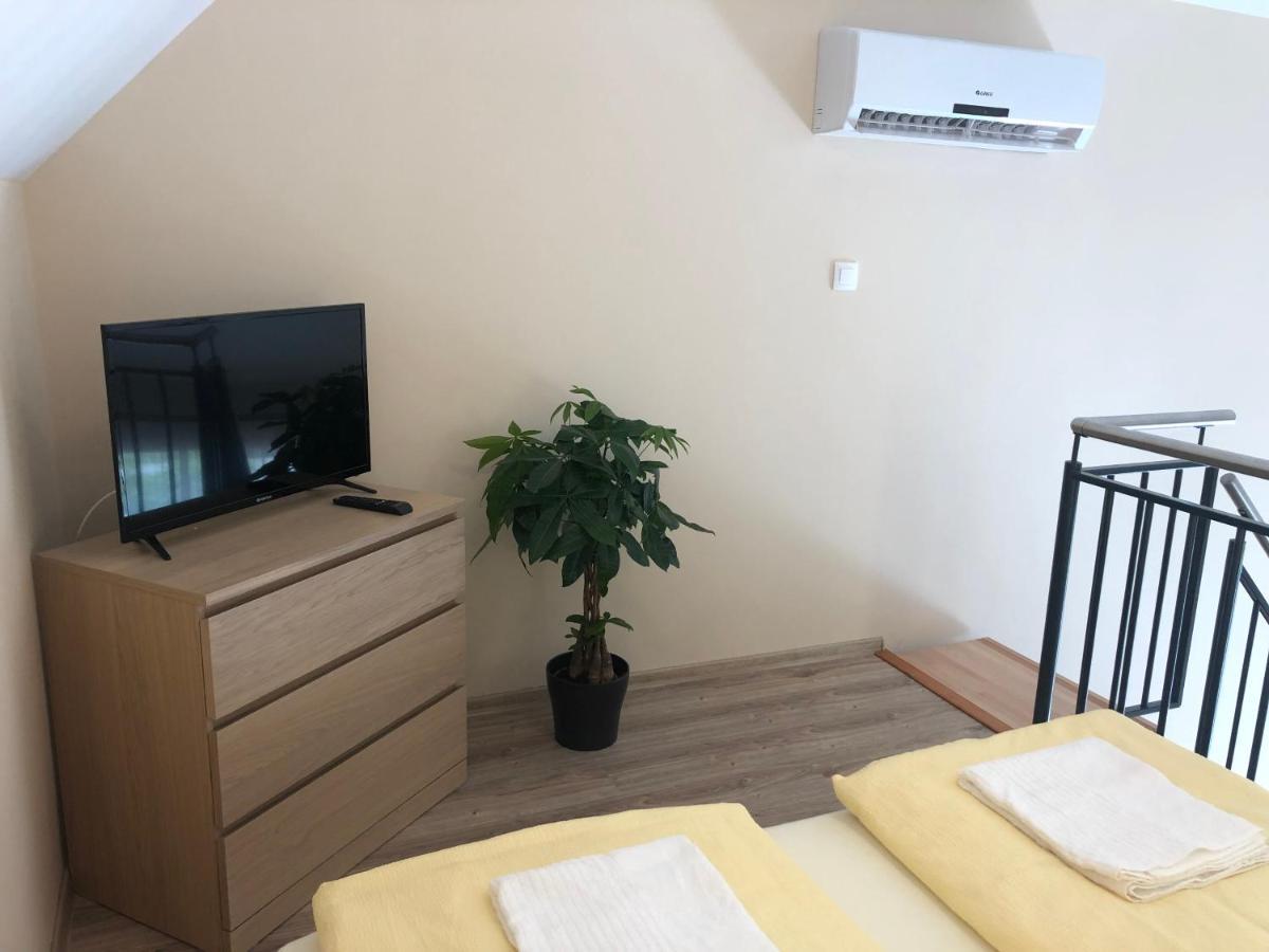 Castellum Apartmanhaz Gyula Bagian luar foto