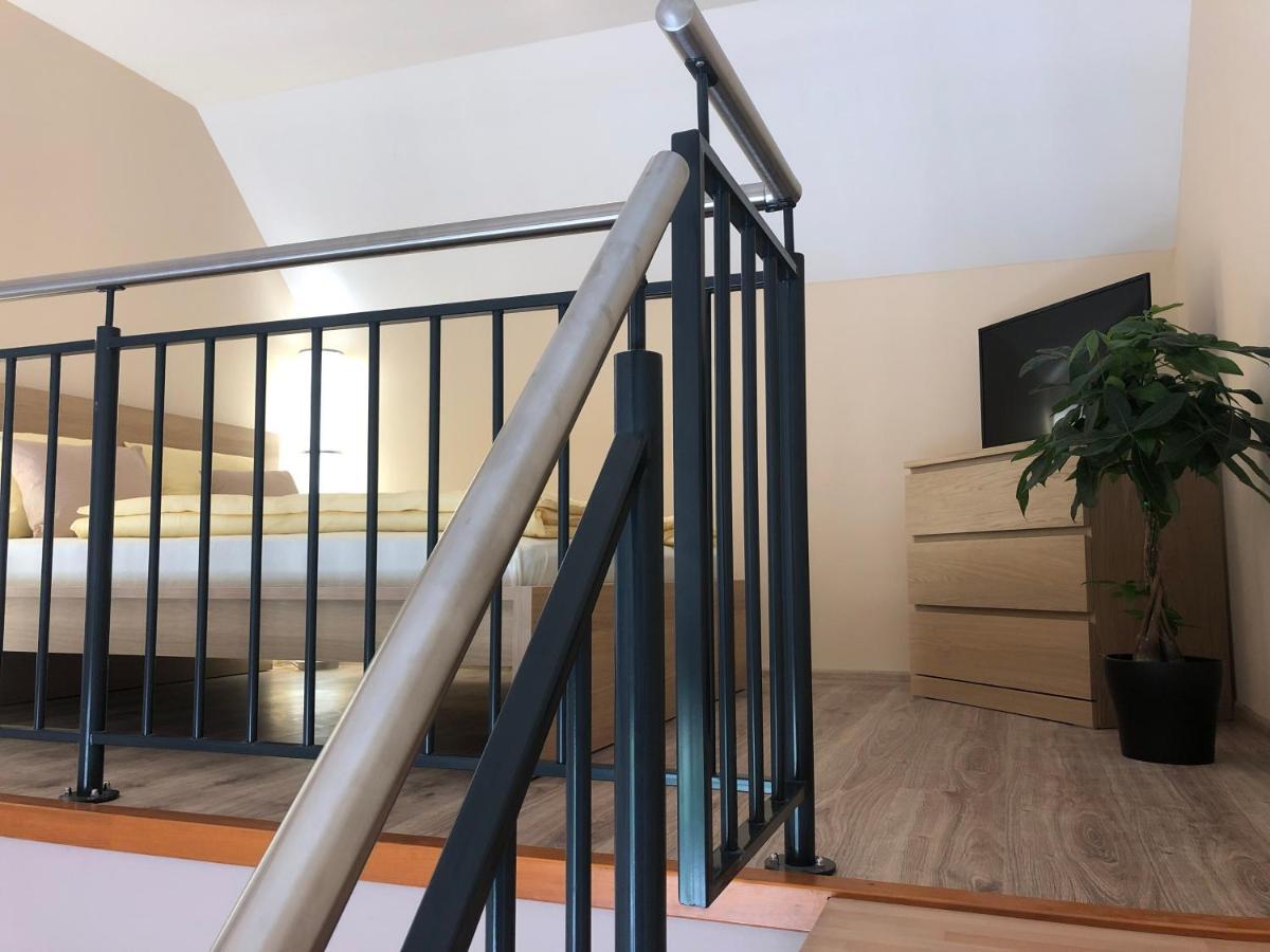 Castellum Apartmanhaz Gyula Bagian luar foto