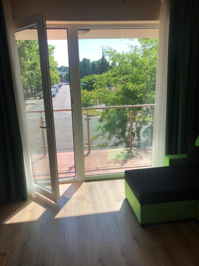 Castellum Apartmanhaz Gyula Bagian luar foto