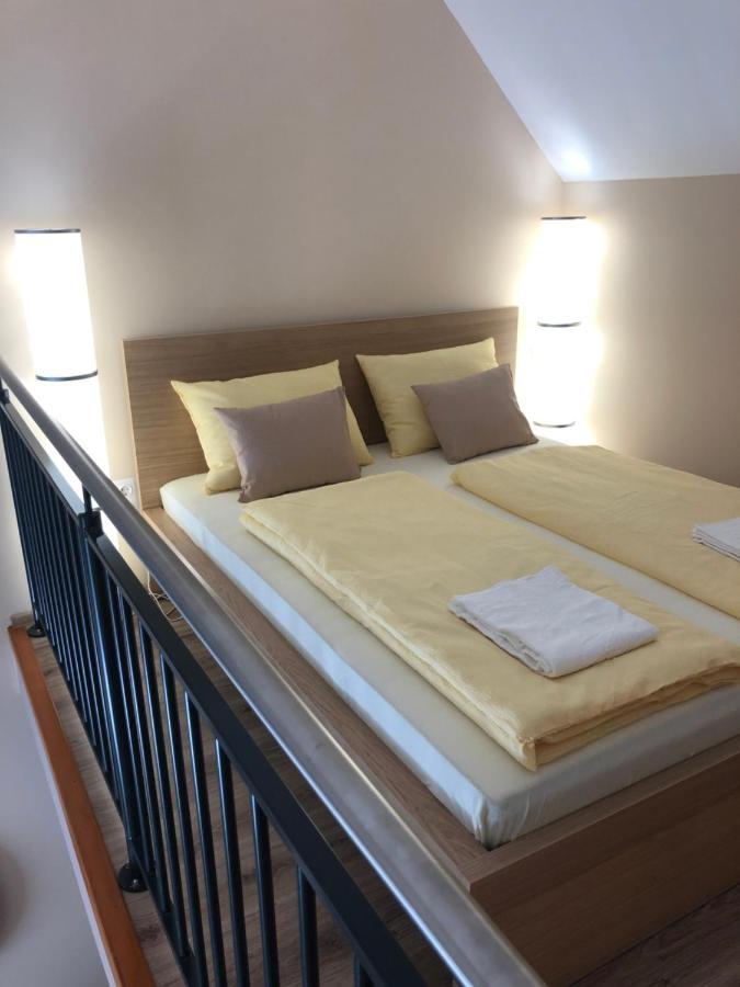 Castellum Apartmanhaz Gyula Bagian luar foto