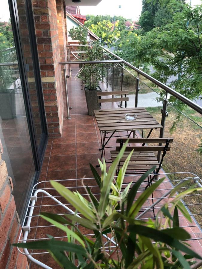 Castellum Apartmanhaz Gyula Bagian luar foto