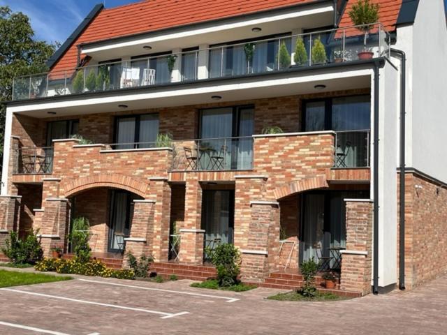 Castellum Apartmanhaz Gyula Bagian luar foto