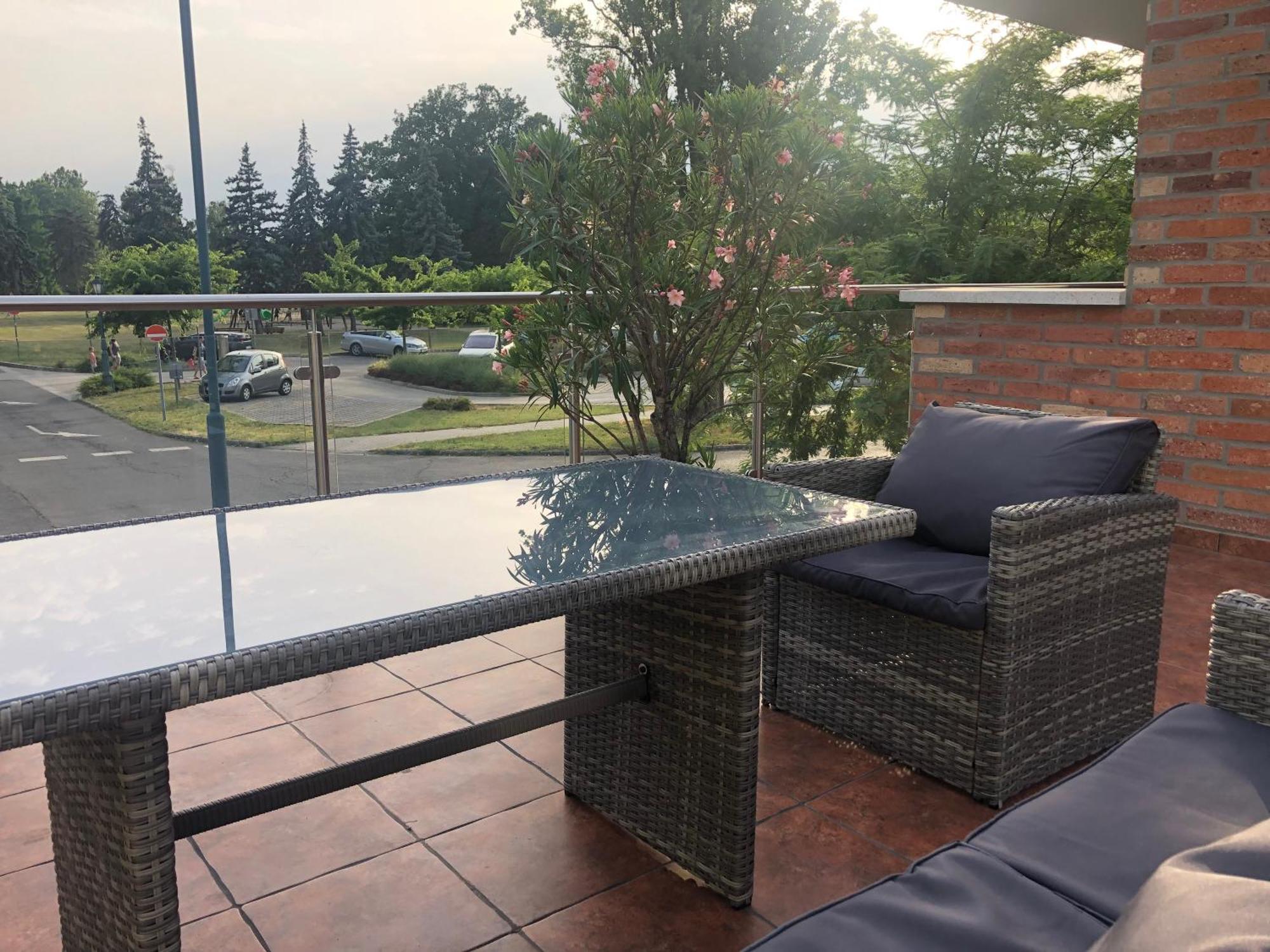 Castellum Apartmanhaz Gyula Bagian luar foto